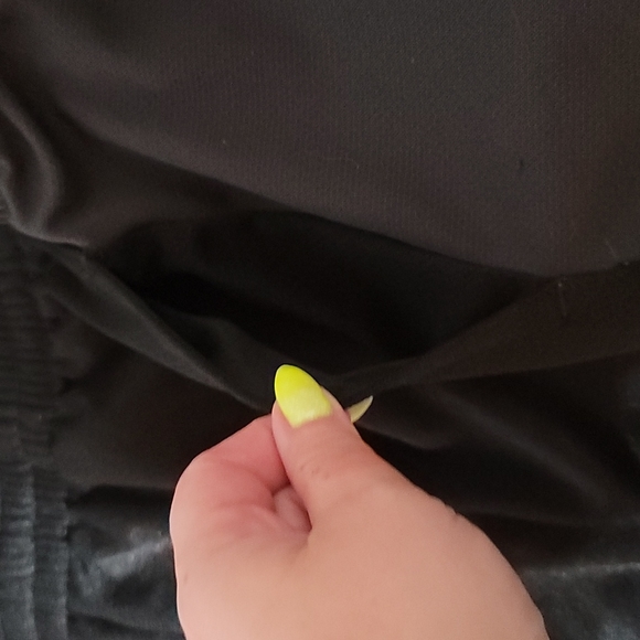 Old Navy Active shorts size medium - Picture 4 of 7